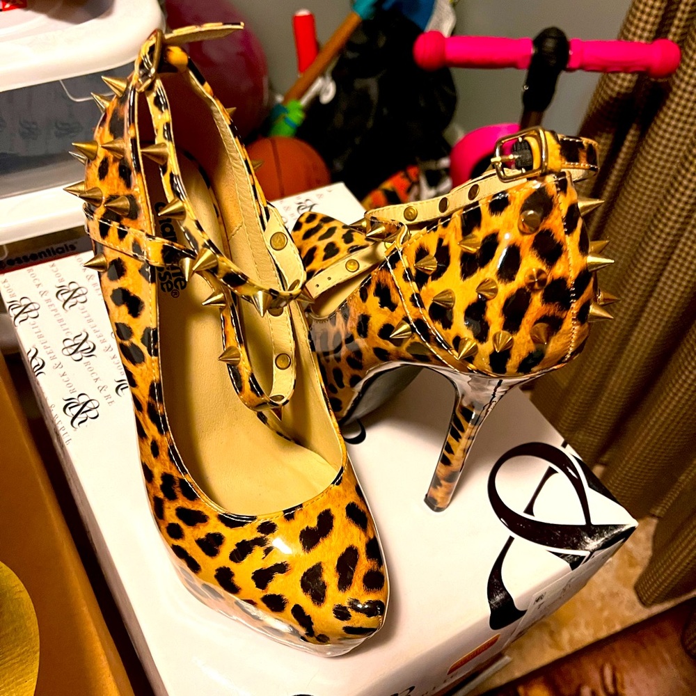 Leopard spike heels!!!